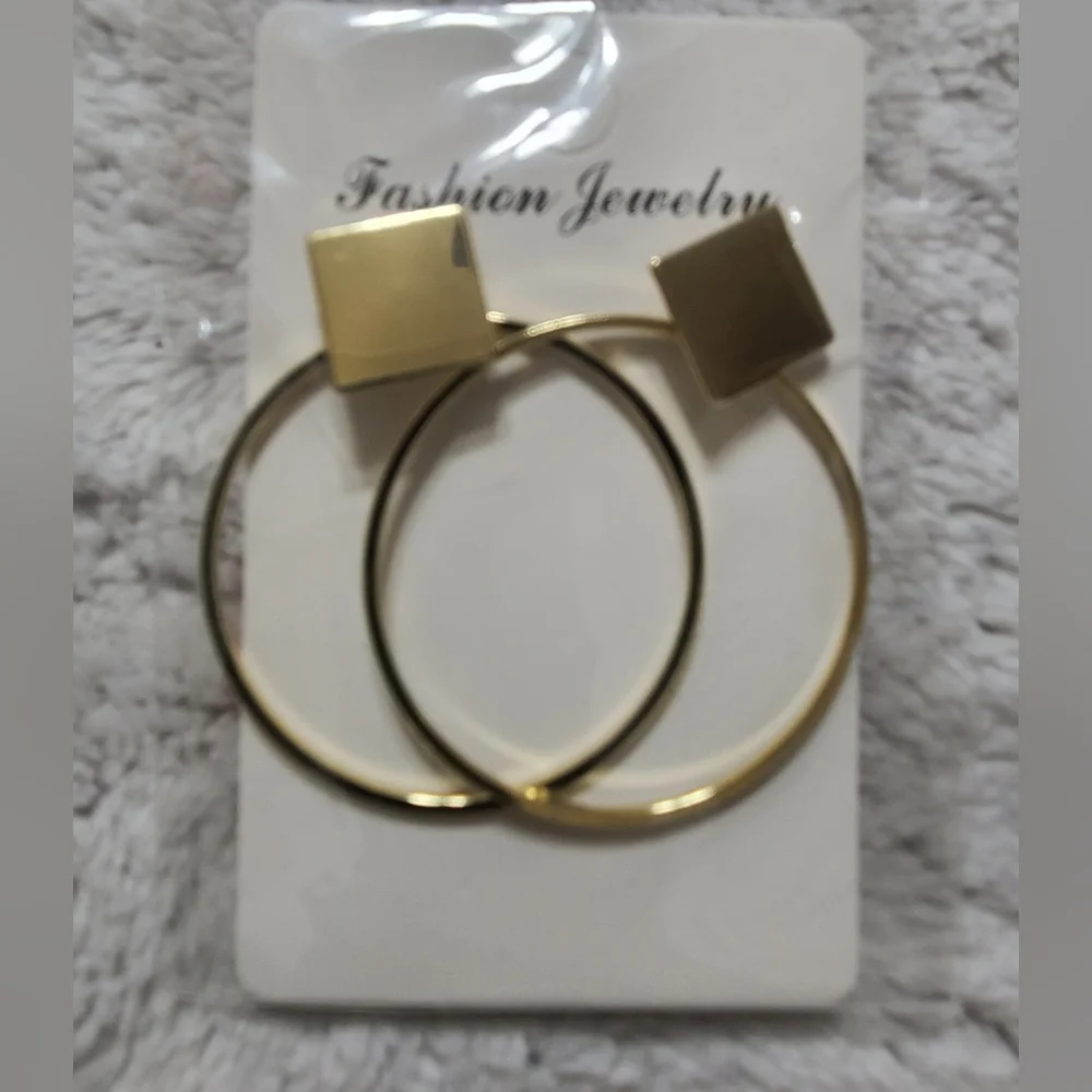 Gold colored dangle earrings - Picture 2 of 5